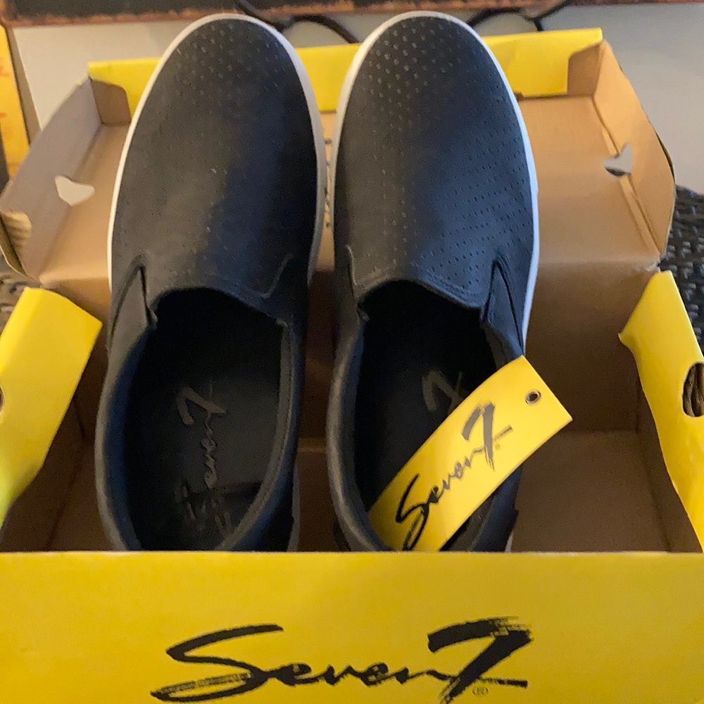 Seven7 women’s brand black sneakers, sz 10, NWOT - Picture 3 of 4